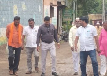 पंधराव्या वित्त आयोगातील काम पूर्ण न करता ग्रामपंचायत तडवळे तत्कालीन सरपंच व ग्रामसेवक यांनी निधी हडपला.