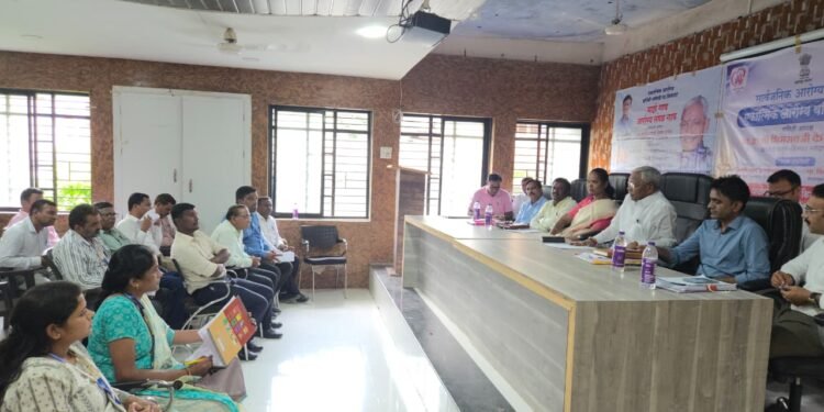 जनतेच्या प्रश्नांवर अधिकाऱ्यांना आमदार भीमराव केराम यांची कडक तंबी….!