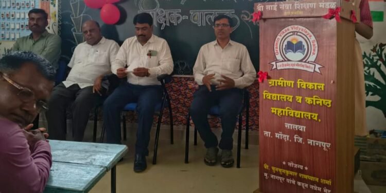 ‘निनाद साहित्य उपक्रम’ व पालक-शिक्षक सभेचे आयोजन