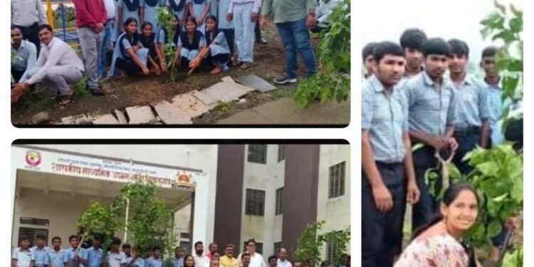 बेल वृक्षांचे वाटप आणि वृक्षारोपण कार्यक्रम उत्साहात पार पडला.