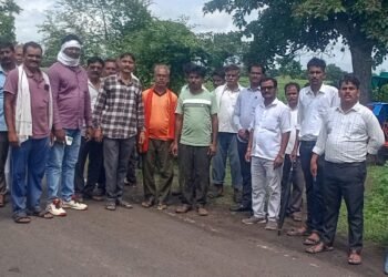 पांगरा शिव येथील रस्त्याची तहसीलदार व महसूल विभागाकडून पाहणी.
