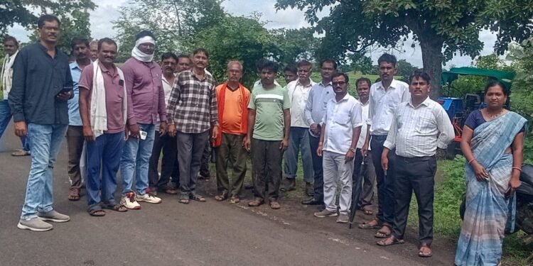 पांगरा शिव येथील रस्त्याची तहसीलदार व महसूल विभागाकडून पाहणी.