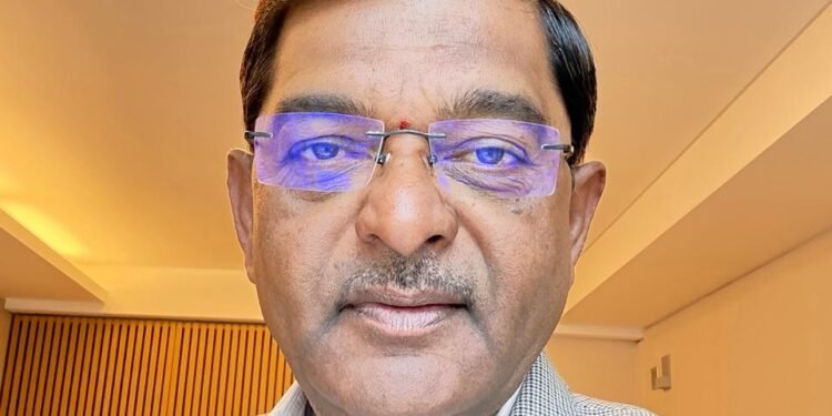 गुणवंत विद्यार्थ्यांच्या पाठीवर कौतुकाची थाप; सांगळे साहेबांकडून ११ हजारांचे बक्षीस..!