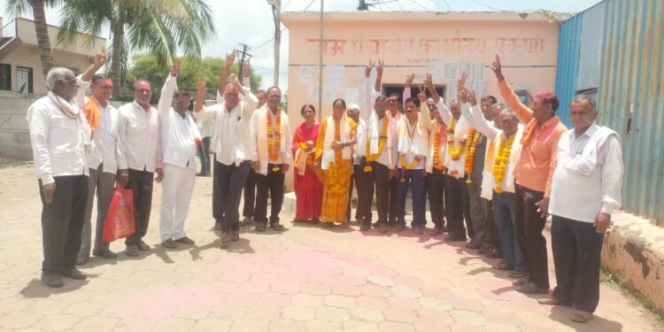 सुकणी सोसायटीवर सहकाराचा नवा सूर्योदय! चेअरमन पदी प्राध्यापक विवेक सुकणे तर व्हॉइस चेअरमन पदी उमाकांत मुळे यांची बिनविरोध निवड