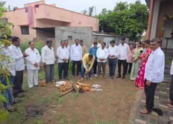डोर्लेवाडीत काँक्रीट रस्त्याचे भूमिपूजन उत्साहात