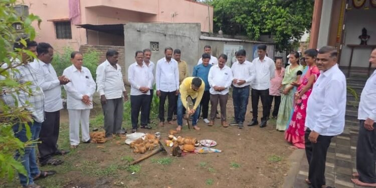 डोर्लेवाडीत काँक्रीट रस्त्याचे भूमिपूजन उत्साहात