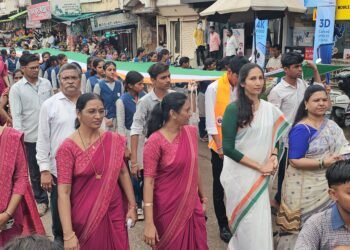 शहाद्यात विद्यार्थ्यांचा देशभक्तीचा जल्लोष; भव्य तिरंगा रॅलीने शहर दुमदुमले.