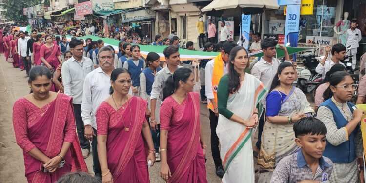 शहाद्यात विद्यार्थ्यांचा देशभक्तीचा जल्लोष; भव्य तिरंगा रॅलीने शहर दुमदुमले.