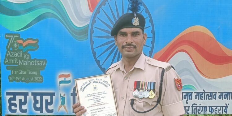 सीआरपीएफ जवान रामदास मधुकर सवार यांचा प्रशस्तिपत्राने गौरव