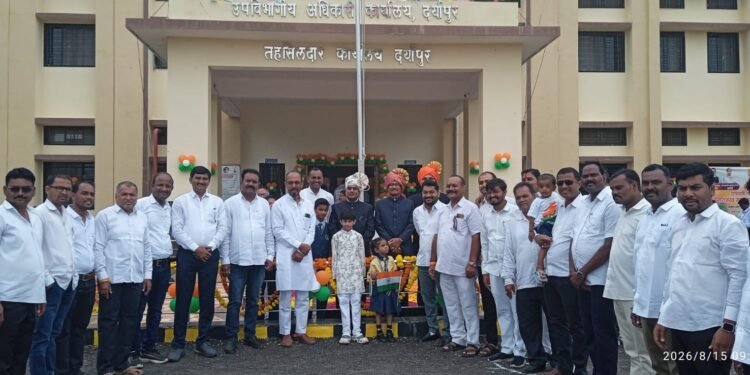 दर्यापूर येथे उपविभागीय व तहसील कार्यालयात सर्वपक्षीय उपस्थितीत स्वातंत्र्यदिन उत्साहात साजरा!