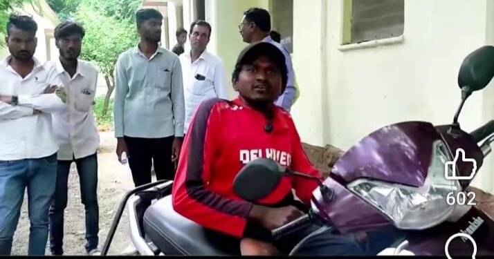 बीड तहसील कार्यालयामध्ये संजय गांधी योजनेची पेन्शन मिळण्यास विलंब.