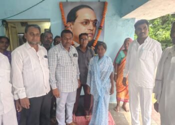 रस्त्यासाठी सुरू केलेले उपोषण लिखित आश्वासनानंतर मागे