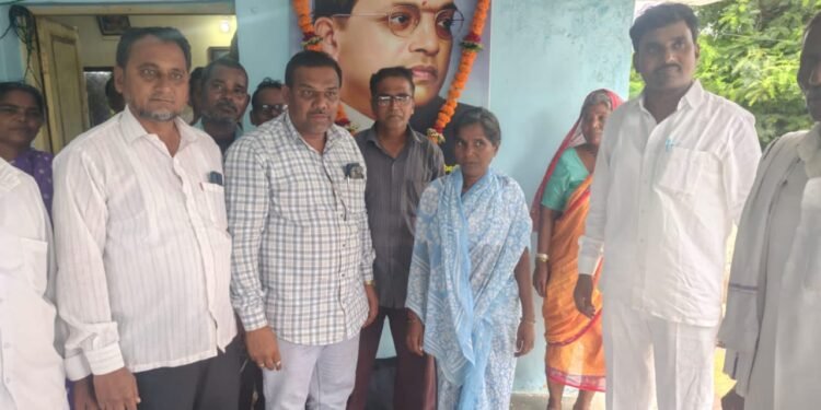रस्त्यासाठी सुरू केलेले उपोषण लिखित आश्वासनानंतर मागे