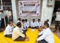 चिंचणीच्या मुख्य रस्त्यासाठी आमरण उपोषण; गावकऱ्यांचा आंदोलनाला पाठिंबा