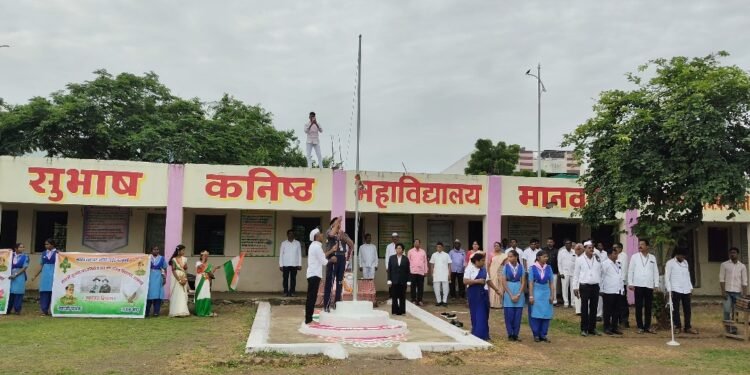 मानवत येथील नेताजी सुभाष विद्यालयात उत्साहात स्वातंत्र्यदिन साजरा
