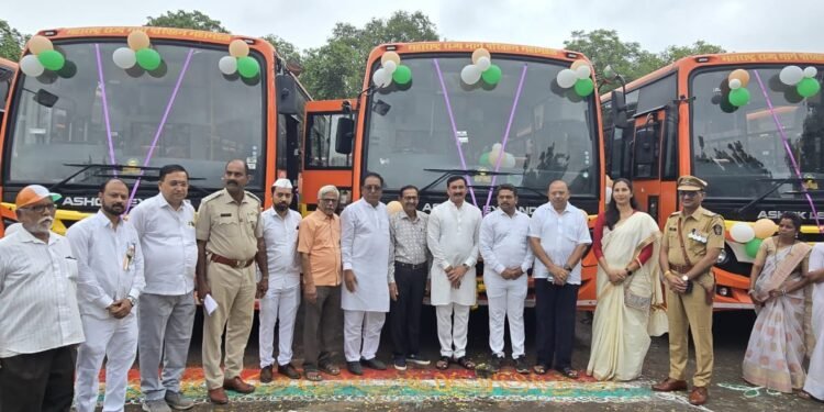 शहादा आगाराला ५ अत्याधुनिक ‘जिजाऊ’ बसेस; आमदार राजेश पाडवी यांच्या हस्ते लोकार्पण सोहळा संपन्न.