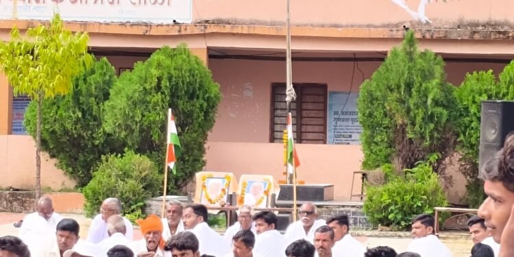 माध्यमिक व उच्च माध्यमिक आश्रमशाळा मरवाळी तांडा येथे भारतीय स्वातंत्र्य दिन साजरा करण्यात आला.