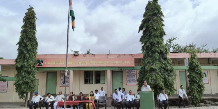 श्री शिवाजी विद्यालय कारी येथे स्वातंत्र्यदिनाचा नयनरम्य सोहळा