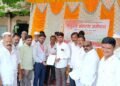 गेवराई पंचायत समितीसमोर सिंदखेड येथील तरुणांचे उपोषण; गटविकास अधिकाऱ्यांच्या लेखी आश्वासनानंतर आंदोलन स्थगित