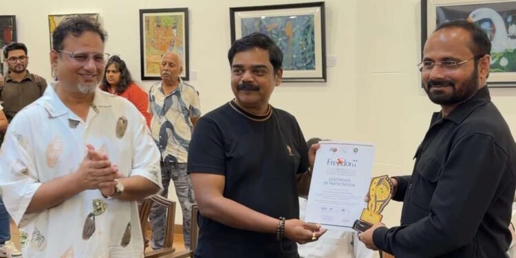 मुंबईच्या नेहरू सेंटर जागतिक प्रदर्शनात परभणी जिल्ह्याच्या ग्रामिण मातीतल्या सुशिलकुमार घुंबरे उर्फ काका यांना ‘राजा रवि वर्मा बेस्ट आर्टिस्ट पुरस्कार’