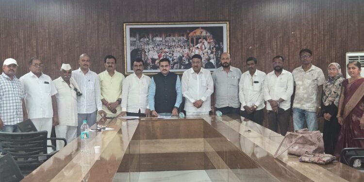 नांदगाव विधानसभा मतदार संघात राष्ट्रीय सरपंच संसद च्या नांदगाव तालुका अध्यक्ष पदी समाधान पाटील तर जातेगाव गणात अलमीना इसाक शेख यांची अध्यक्ष पदी निवड