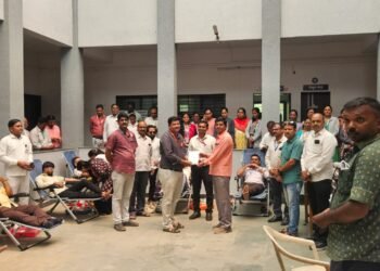 चांदवड पंचायत समिती येथे रक्तदान शिबिराचे आयोजन; ३७ दात्यांचे उत्स्फूर्त रक्तदान