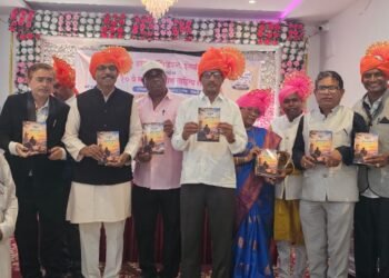 भारत कवितके यांच्या सुख शोधता शोधता काव्य संग्रहाचे आळंदीत प्रकाशन सोहळा संपन्न.