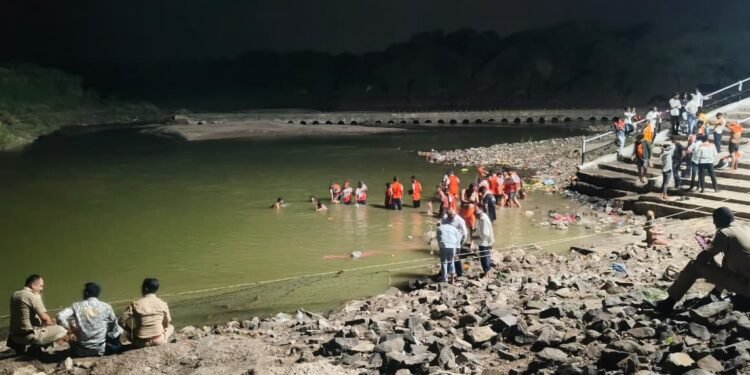 शिवभक्ताचे सुरक्षेसाठी गांधीग्राम पुर्णा नदी येथे बचाव पथके सज्ज