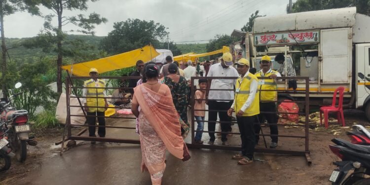 श्रावणी शनिवार निमित्त श्री क्षेत्र हनुमान मंदिरात क्राऊड कंट्रोल सेवा सुरू