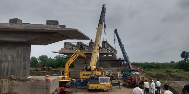 शिरोळ ते राणी अंकुळगा फुलाचे काम वेगाने,आमदार संभाजी भैया पाटील यांच्या प्रयत्नांना यश