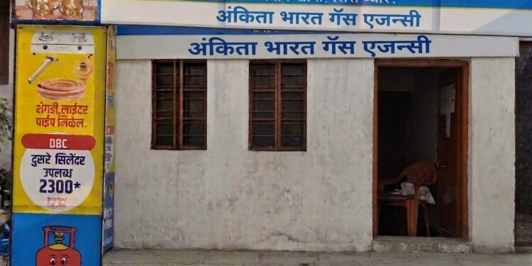 उज्ज्वला योजनेच्या माध्यमातून गरजू कुटुंबांना गॅस कनेक्शन; अंकिता भारत गॅस एजन्सीची लोहा तालुक्यात चर्चा