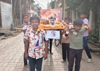 रिसोड शहरात अनेक मोठ्या कावड काढण्यात आला.