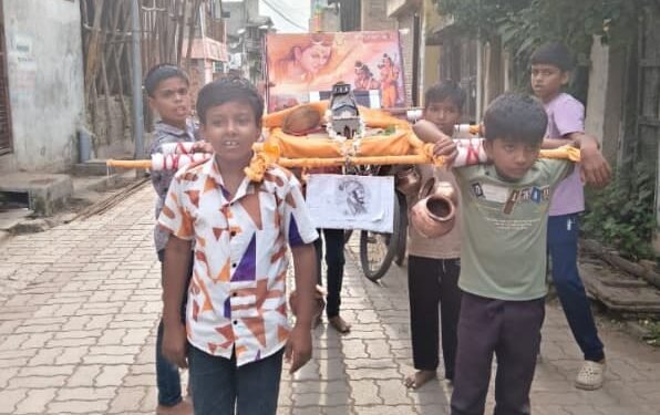 रिसोड शहरात अनेक मोठ्या कावड काढण्यात आला.