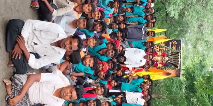 श्रावण सोमवार निमित्त नवेगावात कावड यात्रेचा भक्तिमय सोहळाकावड यात्रेस माजी उपसभापतींची सदिच्छा भेट.