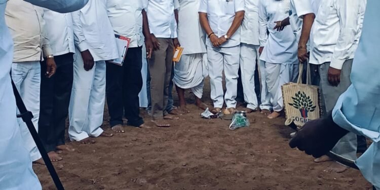 आंबवडे येथे श्रावण मासानिमित्त भव्य कुस्ती मैदानाचे आयोजन