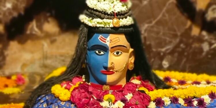 लोह्यातील नगरेश्वर मंदिरात भक्तीचा जागर;महादेवाचे दररोज विविध देवतांच्या रूपात दर्शन..
