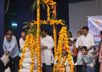 आरंभ फाउंडेशन कडून मानवनिर्मित देवराईचे जनक रघुनाथ ढोले सर यांचा बीज तुला सोहळा संपन्न…