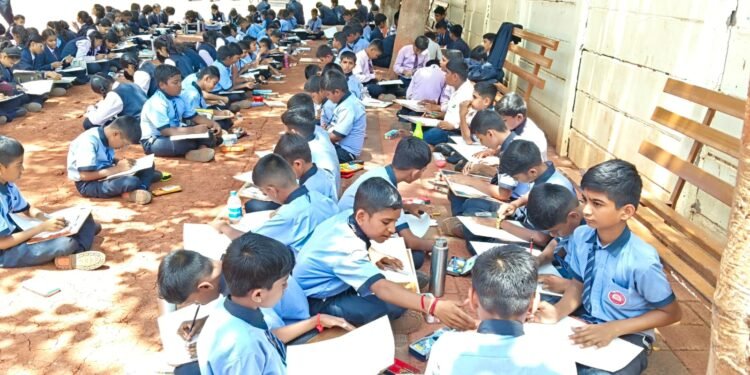 आमदार बबनरावजी शिंदे यांच्या अमृत महोत्सवी वाढदिवसानिमित्त चित्रकला स्पर्धेचे आयोजनएस. पी. पब्लिक स्कूल व वेदांता अकॅडमीचा स्तुत्य उपक्रम; विद्यार्थ्यांचा उत्स्फूर्त सहभाग