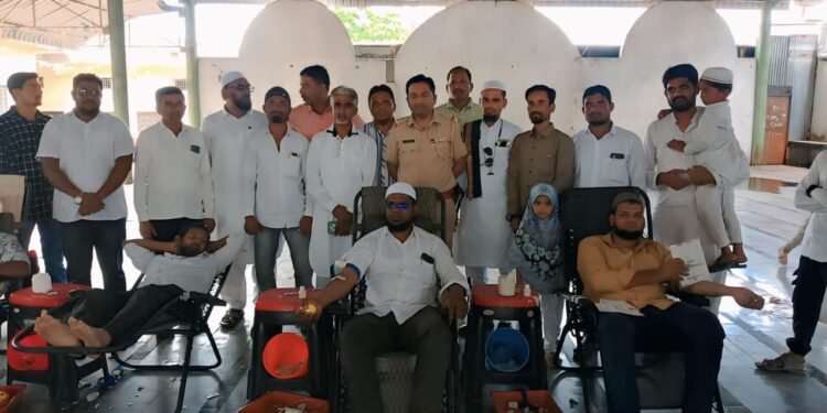 मानवत येथे रक्तदानातून मानवतेचा संदेश; ११५ रक्तदात्यांचा उत्स्फूर्त सहभाग