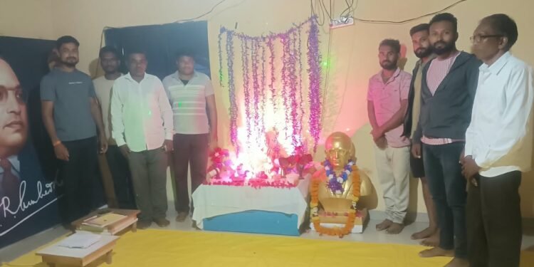 साकेगांव येथे पौर्णिमेनिमित्य खीर दान.