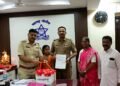 पेण पोलीस ठाणे पोलीस निरीक्षक साहेब श्री.संदीप भोसले आणि मा.पोलीस उपअधीक्षक श्री . जालिंदर वालकूल साहेब यांनी रक्षाबंधन सणानिमित्त राबविला अनोखा उपक्रम