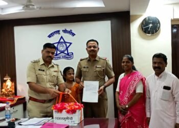 पेण पोलीस ठाणे पोलीस निरीक्षक साहेब श्री.संदीप भोसले आणि मा.पोलीस उपअधीक्षक श्री . जालिंदर वालकूल साहेब यांनी रक्षाबंधन सणानिमित्त राबविला अनोखा उपक्रम
