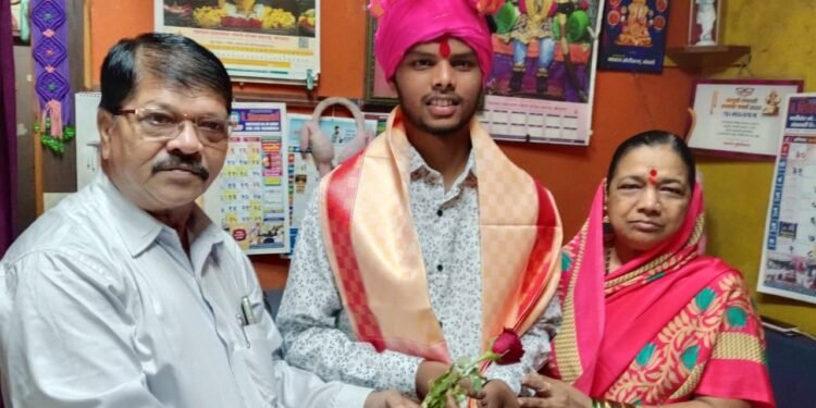 NEET परीक्षेत यश संपादन केल्याबद्दल कुडीत्रे येथील वेदांत लोहार याचा सत्कार