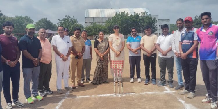शहादा नगरपालिकेच्या उपनगराध्यक्षा माधवीताई पाटील यांच्या हस्ते ‘बॉस क्रिकेट लीग’चे शानदार उद्घाटन संपन्न.