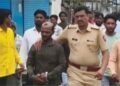 पोलिसांवर हल्ला करून आरोपीला पळवले; २४ तासांत पुन्हा ठोकल्या बेड्या