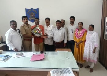 शुभारंभ फॉउंडेशन कुरुंदवाड या संस्थेमार्फत कुरुंदवाड पोलीस स्टेशनं चे सपोनि शितलकुमार डोईजड यांचा सत्कार पुस्तक देऊन संपन्न…