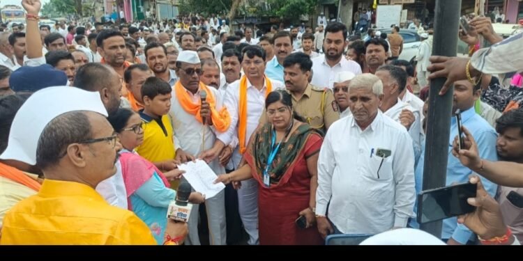 आळंद येथे मराठा आरक्षणासाठी रास्ता रोको; जरांगे पाटील यांच्या आंदोलनाला पाठिंबा