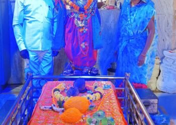 श्रीक्षेत्र कनाशी येथेल सर्वज्ञ श्री चक्रधर स्वामी मंदिरावर श्रीकृष्ण जन्माष्टमीनिमित्त आकर्षक रोषणाईतून सप्तरंगाची उधळण