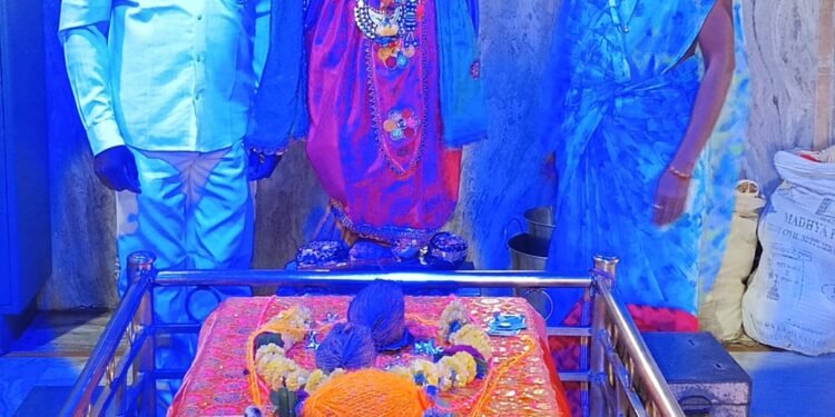 श्रीक्षेत्र कनाशी येथेल सर्वज्ञ श्री चक्रधर स्वामी मंदिरावर श्रीकृष्ण जन्माष्टमीनिमित्त आकर्षक रोषणाईतून सप्तरंगाची उधळण