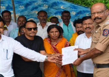 विनयभंग प्रकरणात पोलीस निरीक्षक गणेश कराड यांची नियंत्रण कक्षात बदली; पीडित महिलेचे आत्मदहन आंदोलन स्थगित